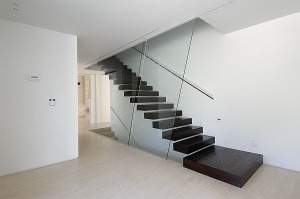 Современные материалы при проектировании межэтажных лестниц