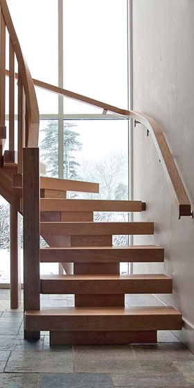 Деревянные лестницы на второй этаж для дома и коттеджа